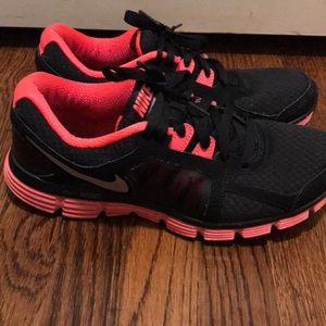 Nike tennis shoes size 10